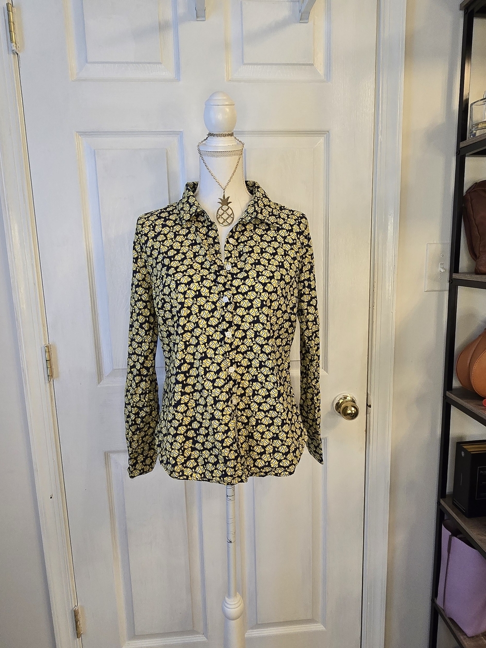 Crown & Ivy Black Button-Down with Yellow Tropical Angel Fish Medium Acadamia